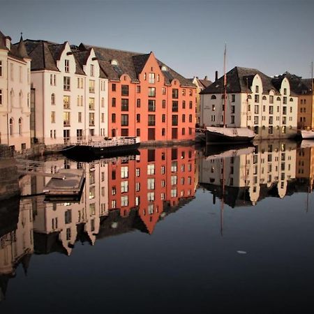 City Box Alesund, Inc Wifi Free Car And Mc Parking Exterior photo